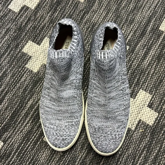 Steve Madden Size 7 Slip On Shoes Gray - Picture 2 of 5